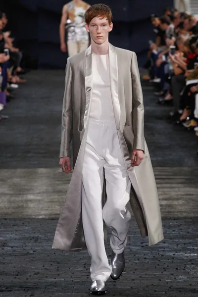 Look 10